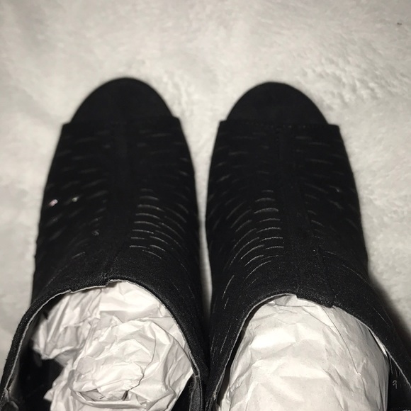 Black peep toe heels - Picture 5 of 5